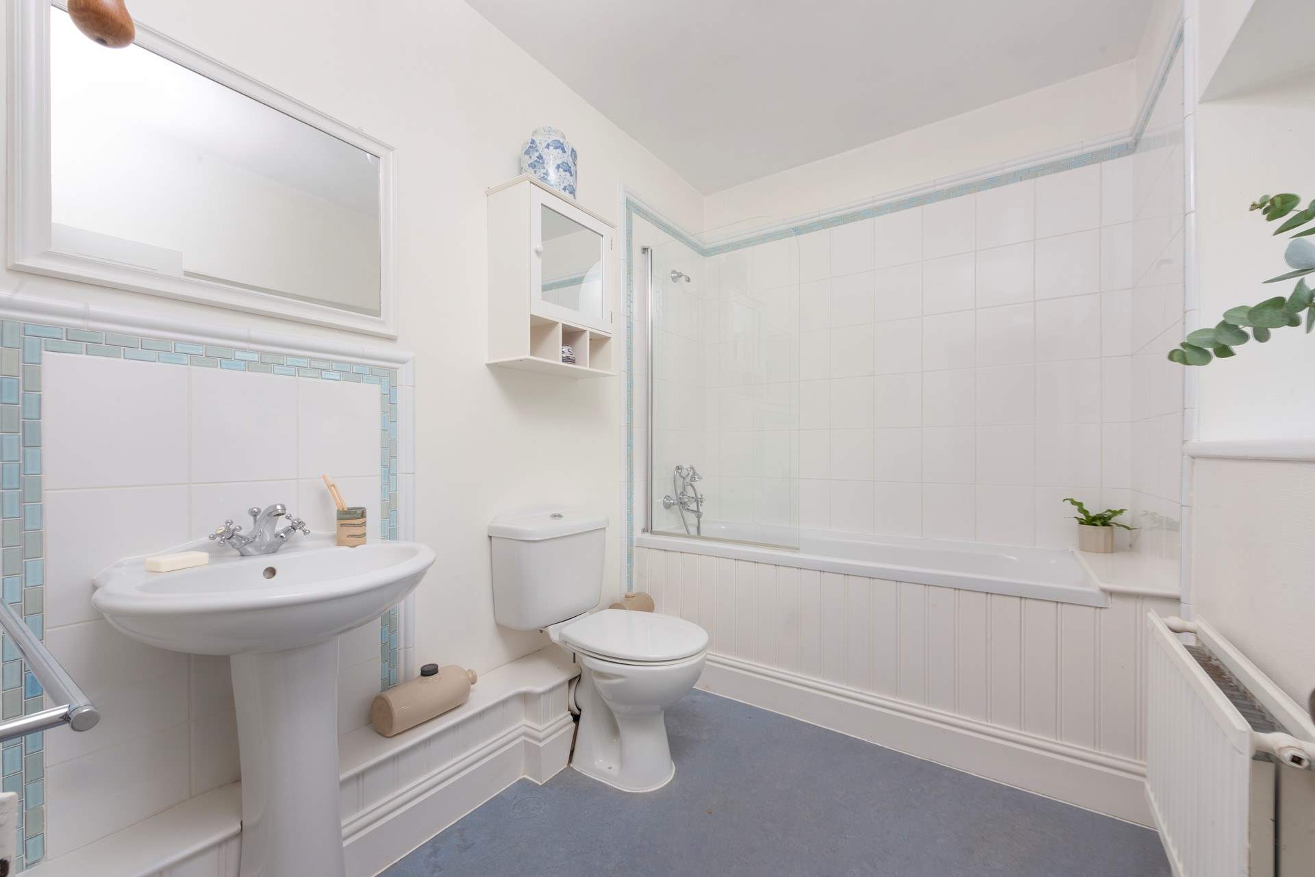 Wash away your day in the family bathroom on the first floor.