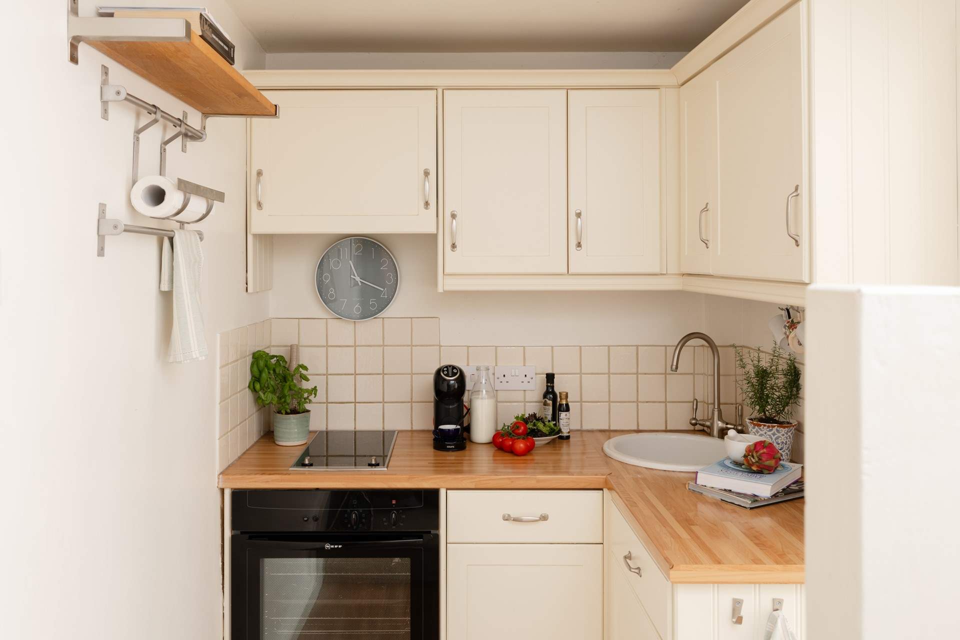The compact kitchen has all you will need to prepare local produce and create tasty meals for family and friends.