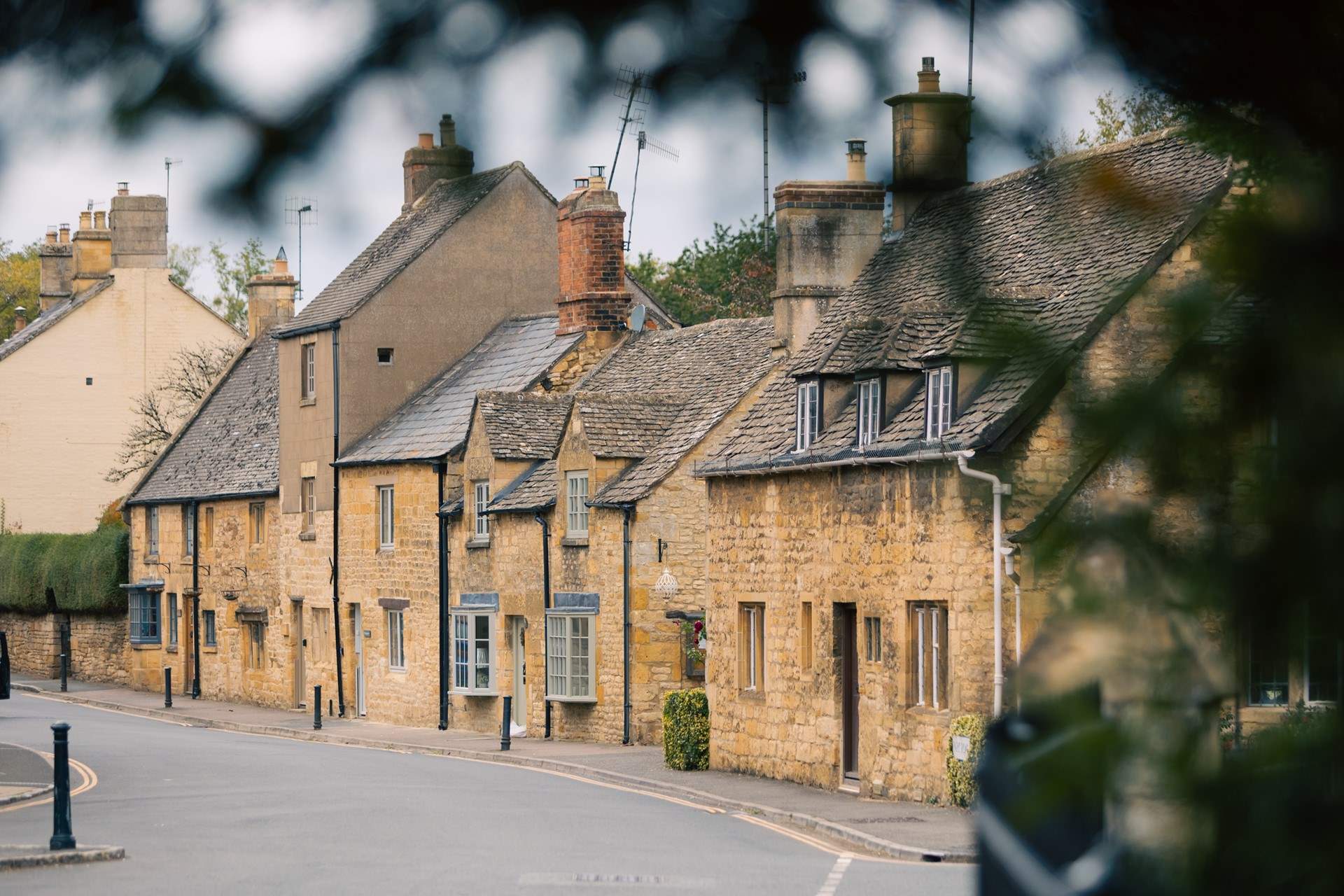 Kettle Cottage is tucked down a little cobbled alley just off the beautiful and historic high street of Chipping Campden.