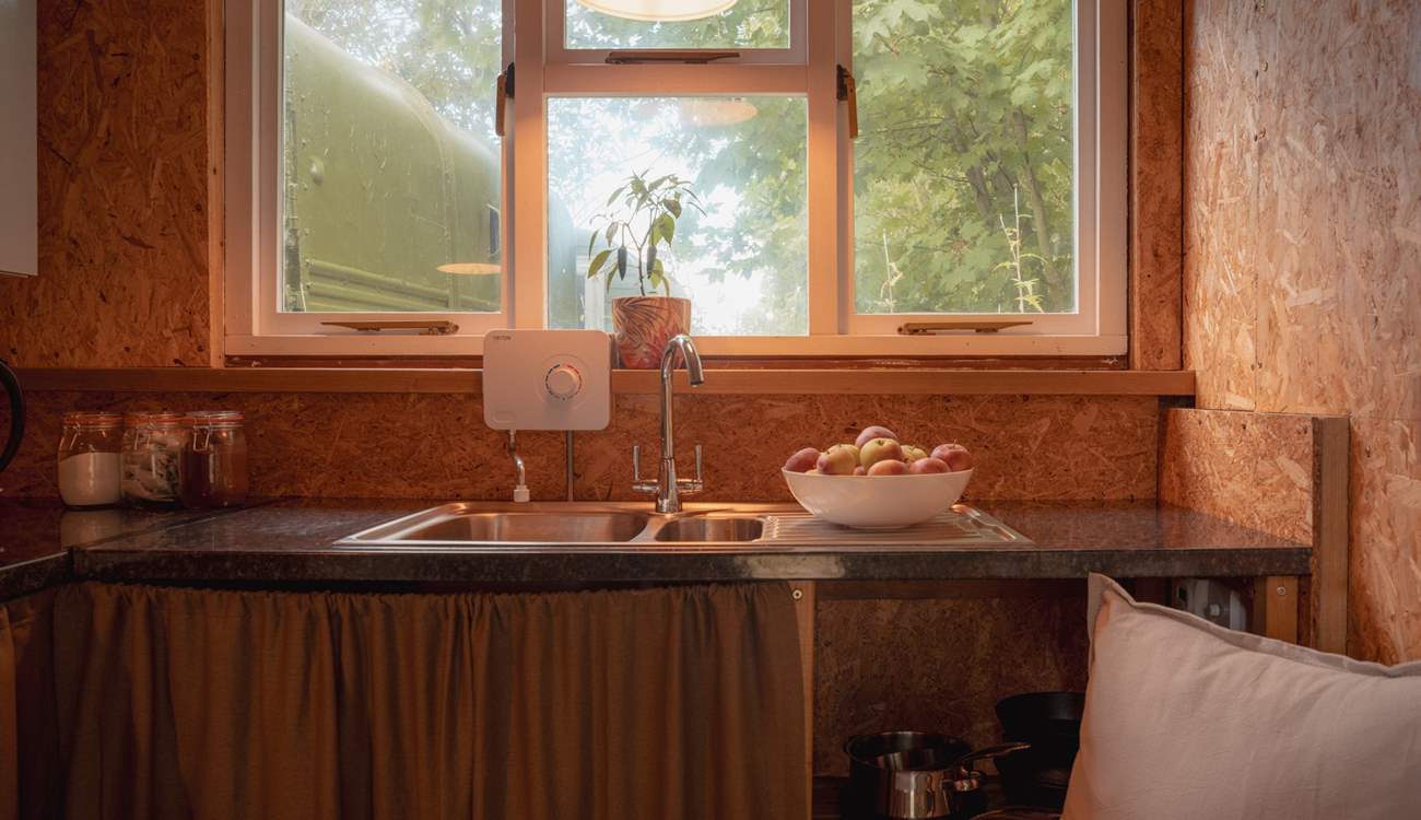The kitchen has everything you need to cook up wholesome dishes.