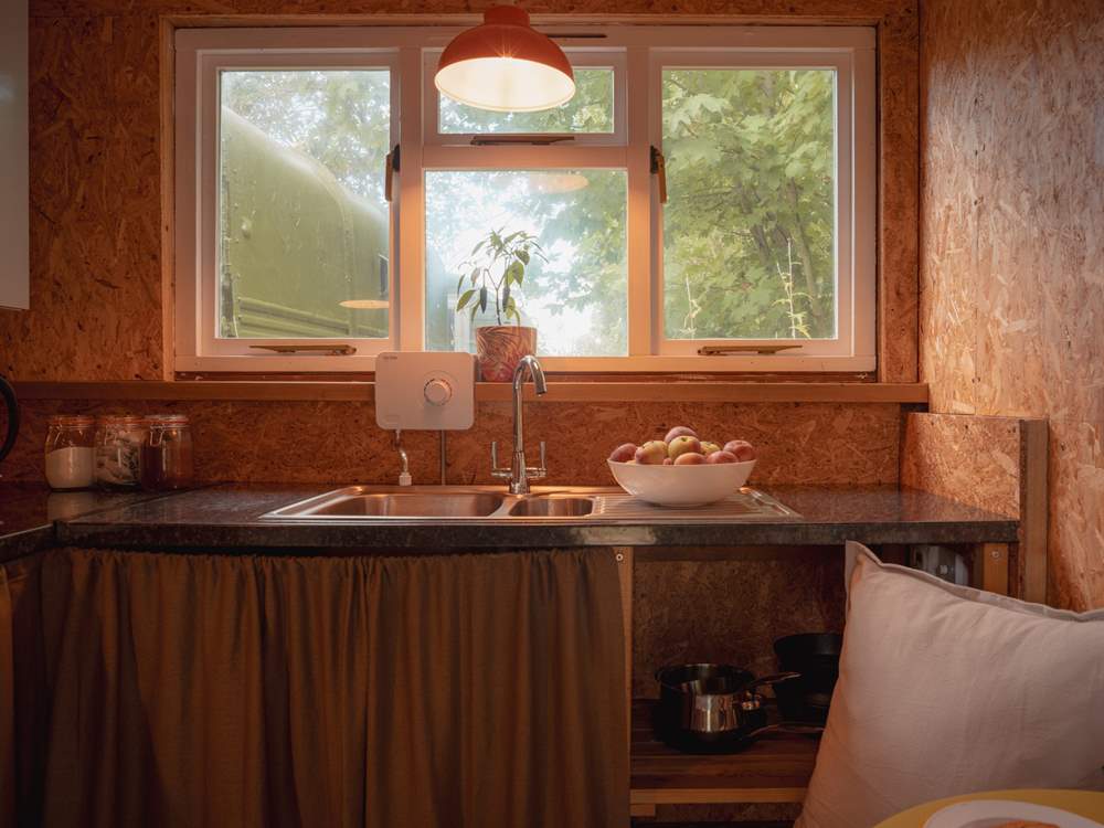 The kitchen has everything you need to cook up wholesome dishes.