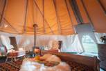 Discover the cosy open-plan space and cocoon of comfort inside your hideaway. 