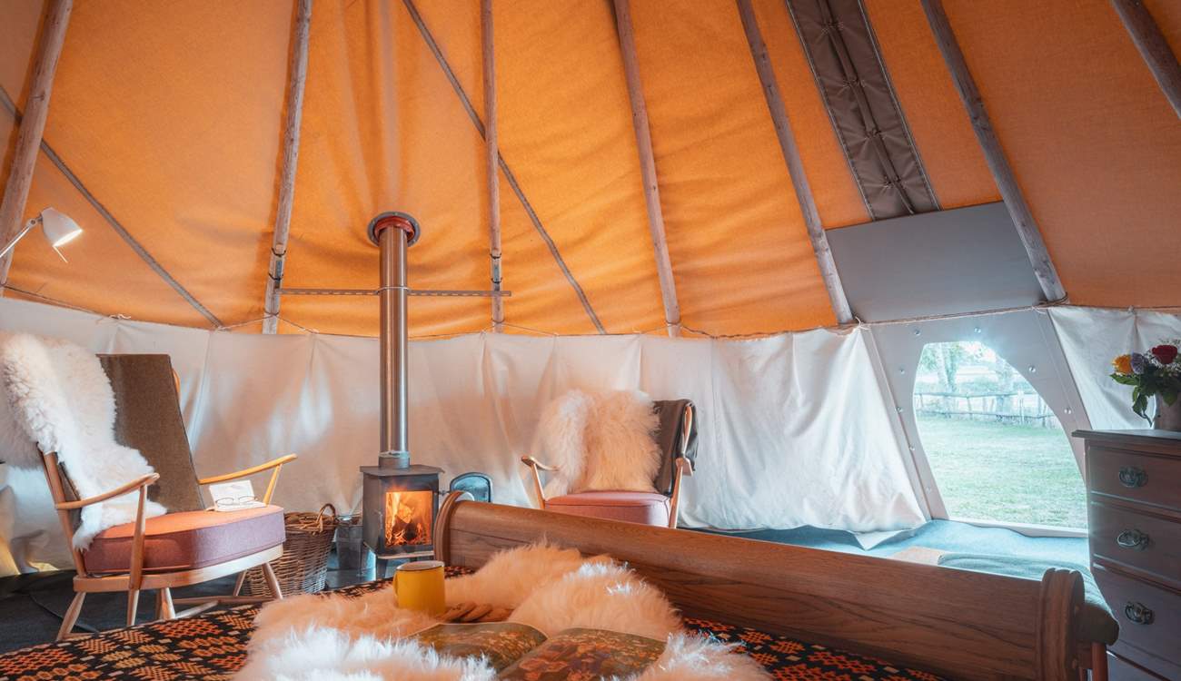 Discover the cosy open-plan space and cocoon of comfort inside your hideaway. 