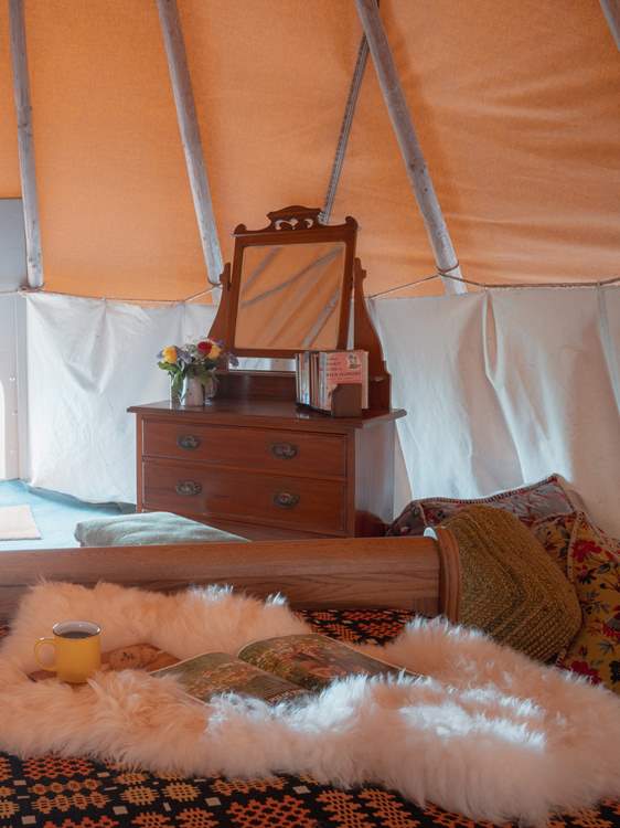 Store all your belongings and get ready for the day ahead.