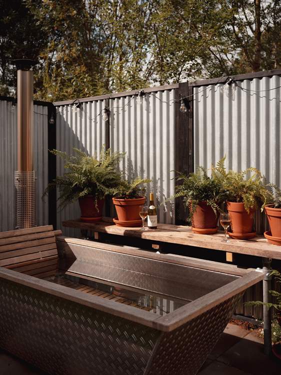 The outdoor bath beckons for laidback hours in nature.