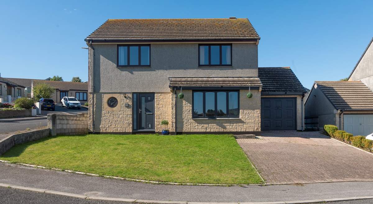 The property is set in a peaceful location in the heart of Hayle yet only 10 minutes from the golden sands.