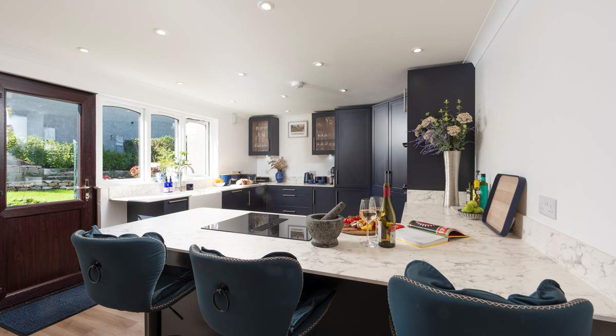 Welcome to 10 Hamilton Close, a beautifully presented home with a newly appointed kitchen opening onto a sweet garden for al fresco dining.