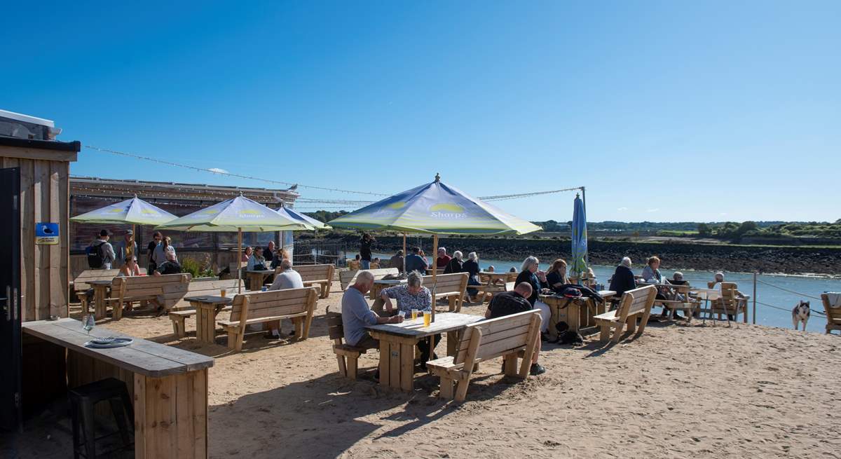 Gilberts is a popular local restaurant to enjoy lunch by the sea.