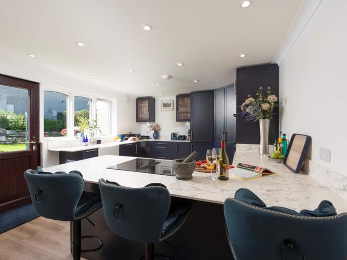 10 Hamilton Close, Sleeps 7 in Hayle