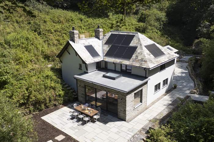 Old Mill Floor is a 4 bedroom, dog friendly cottage near the beach in Tintagel, Cornwall.