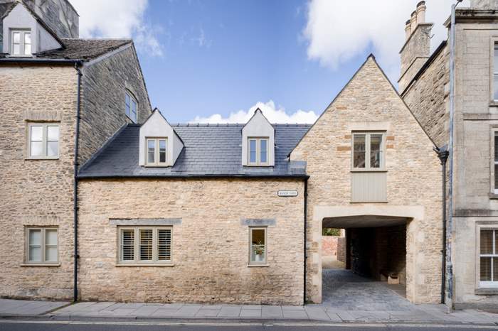 The Gatehouse is a 2 bedroom self catering cottage in Malmesbury.