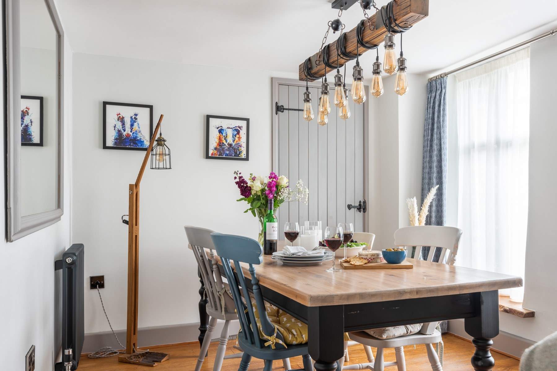 Enjoy a more leisurely supper at the dining-table.