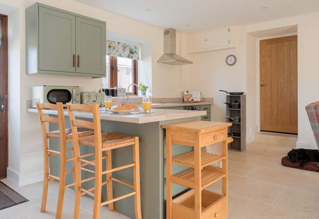 This lovely kitchen is perfectly set up for a lazy start at the breakfast-bar or whipping up a feast for lunch or dinner. 