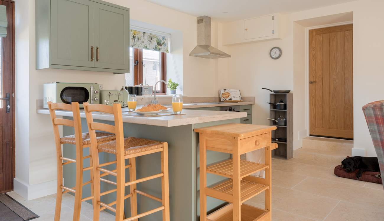 This lovely kitchen is perfectly set up for a lazy start at the breakfast-bar or whipping up a feast for lunch or dinner. 