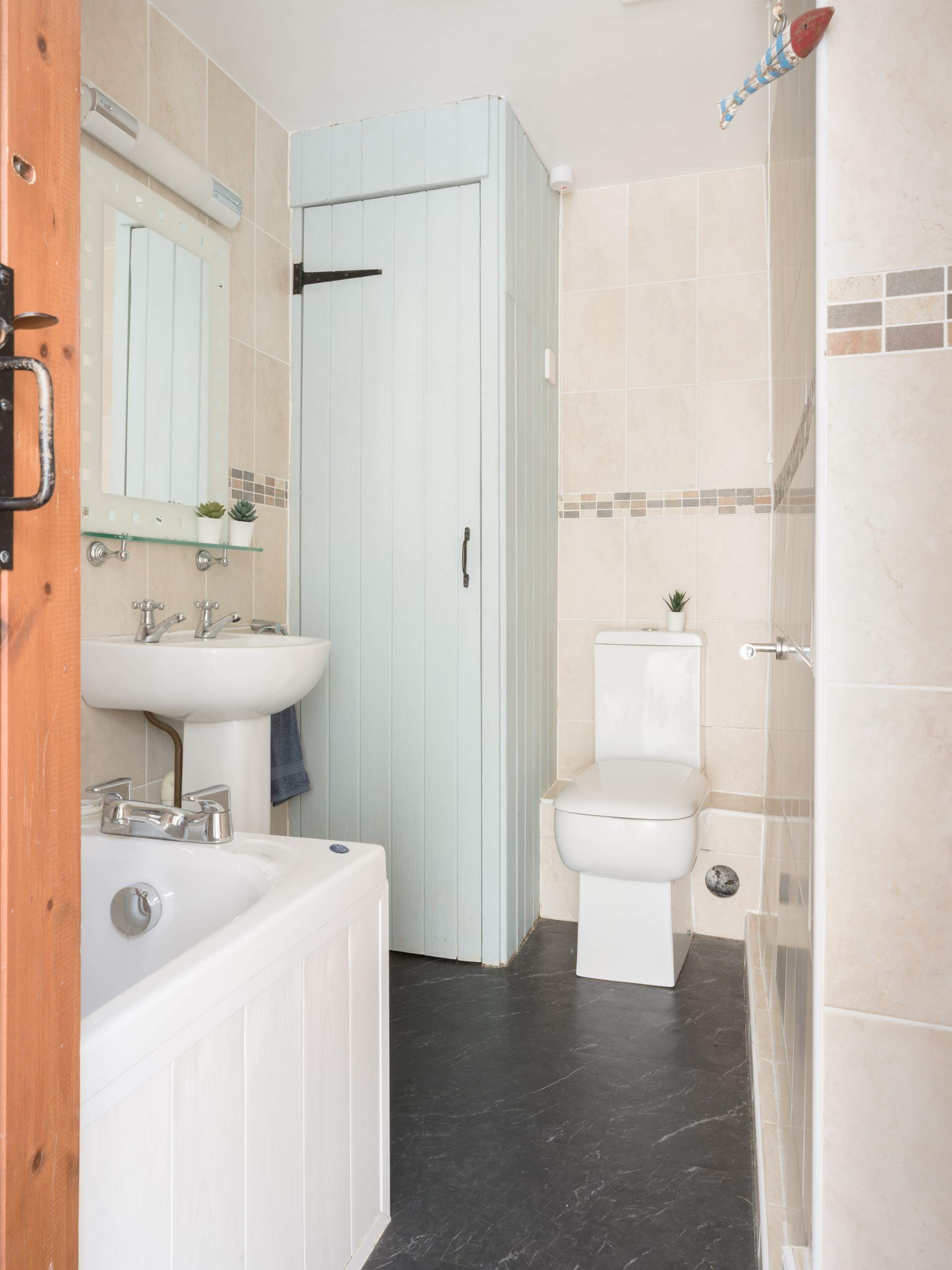 The family bathroom also has a fitted shower for that quick refresh in the morning before heading out for the day.