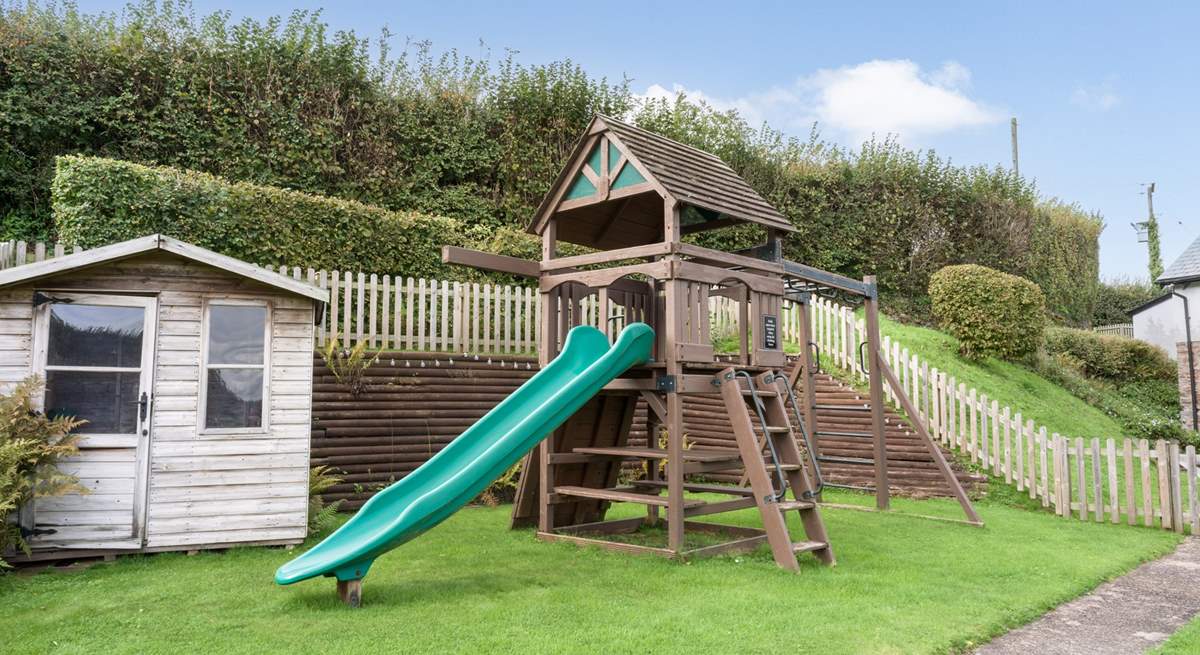 Children will love the communal grounds.