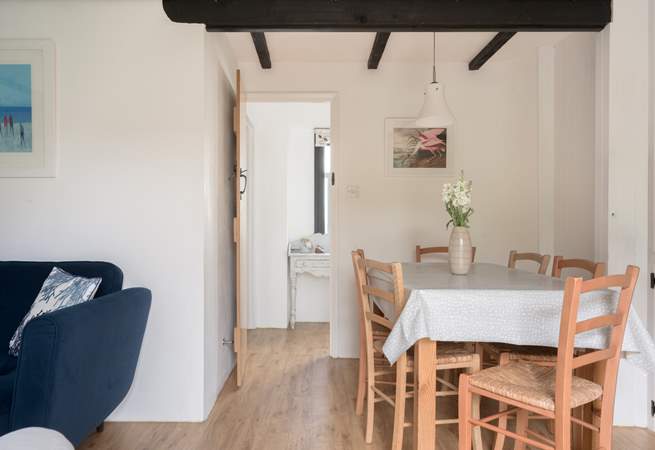 Enjoy lazy brunches or evening feasts around the dining-table.