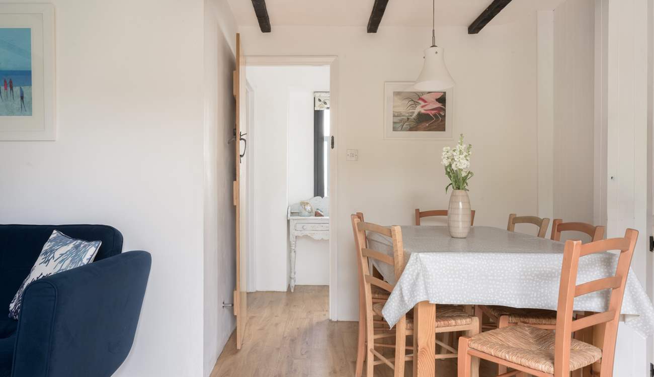 Enjoy lazy brunches or evening feasts around the dining-table.