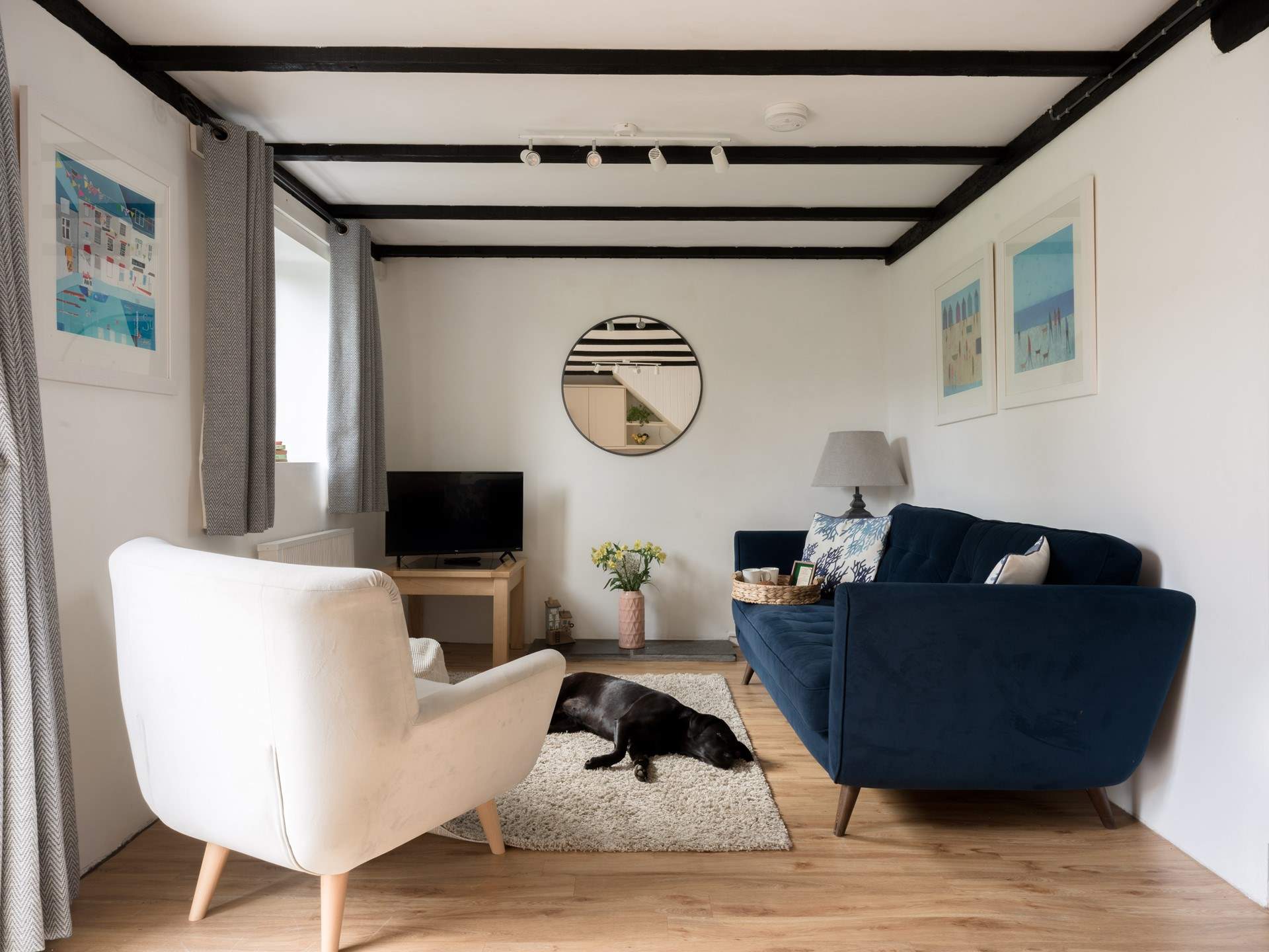 The perfect spot for a family film night with the family pooch.