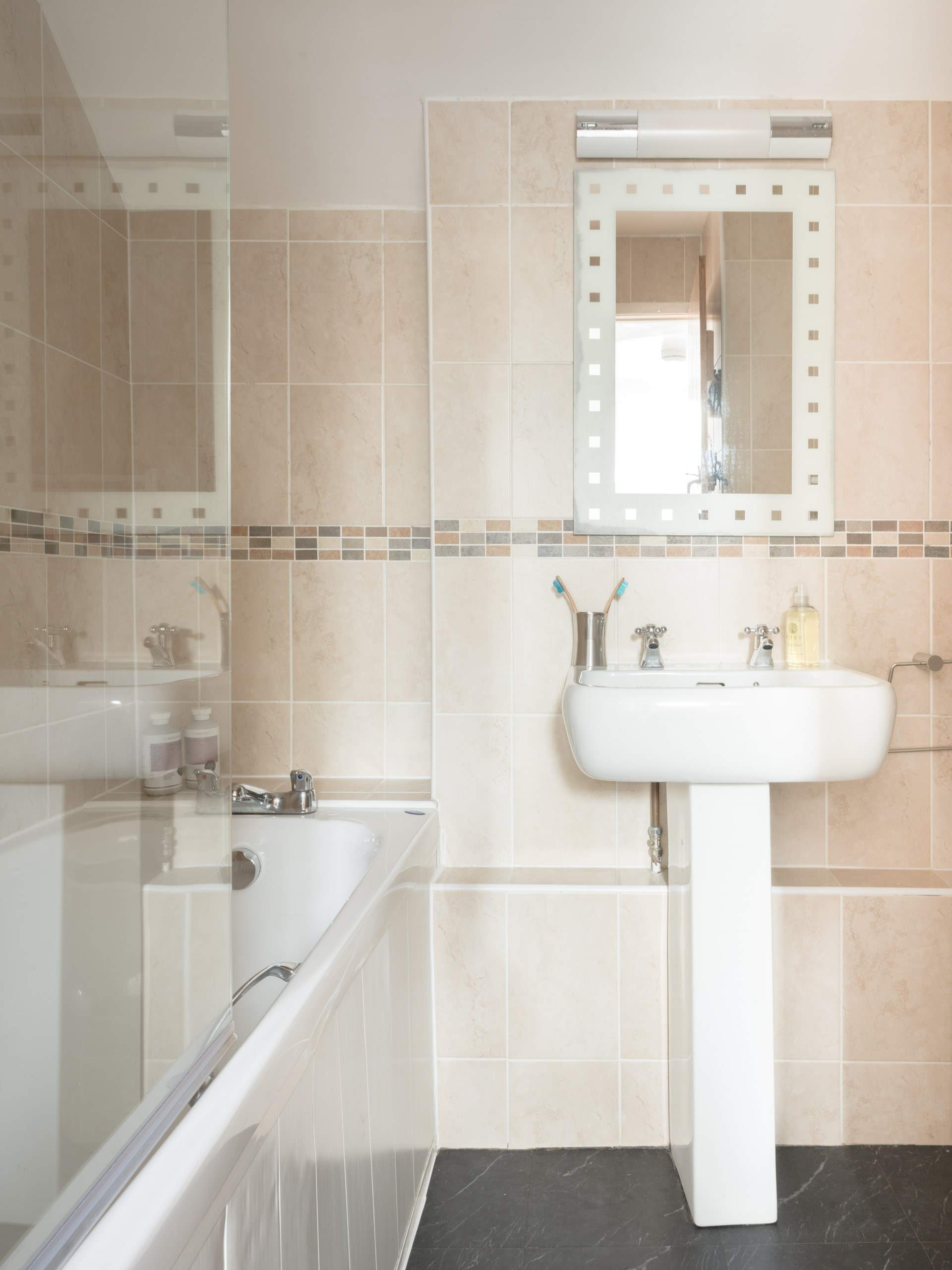 Take a leisurely soak or a refreshing shower in the family bathroom.