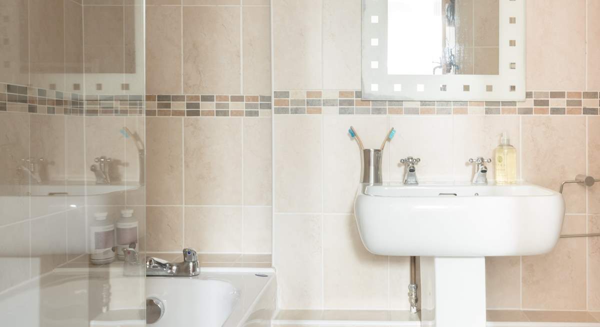 Take a leisurely soak or a refreshing shower in the family bathroom.