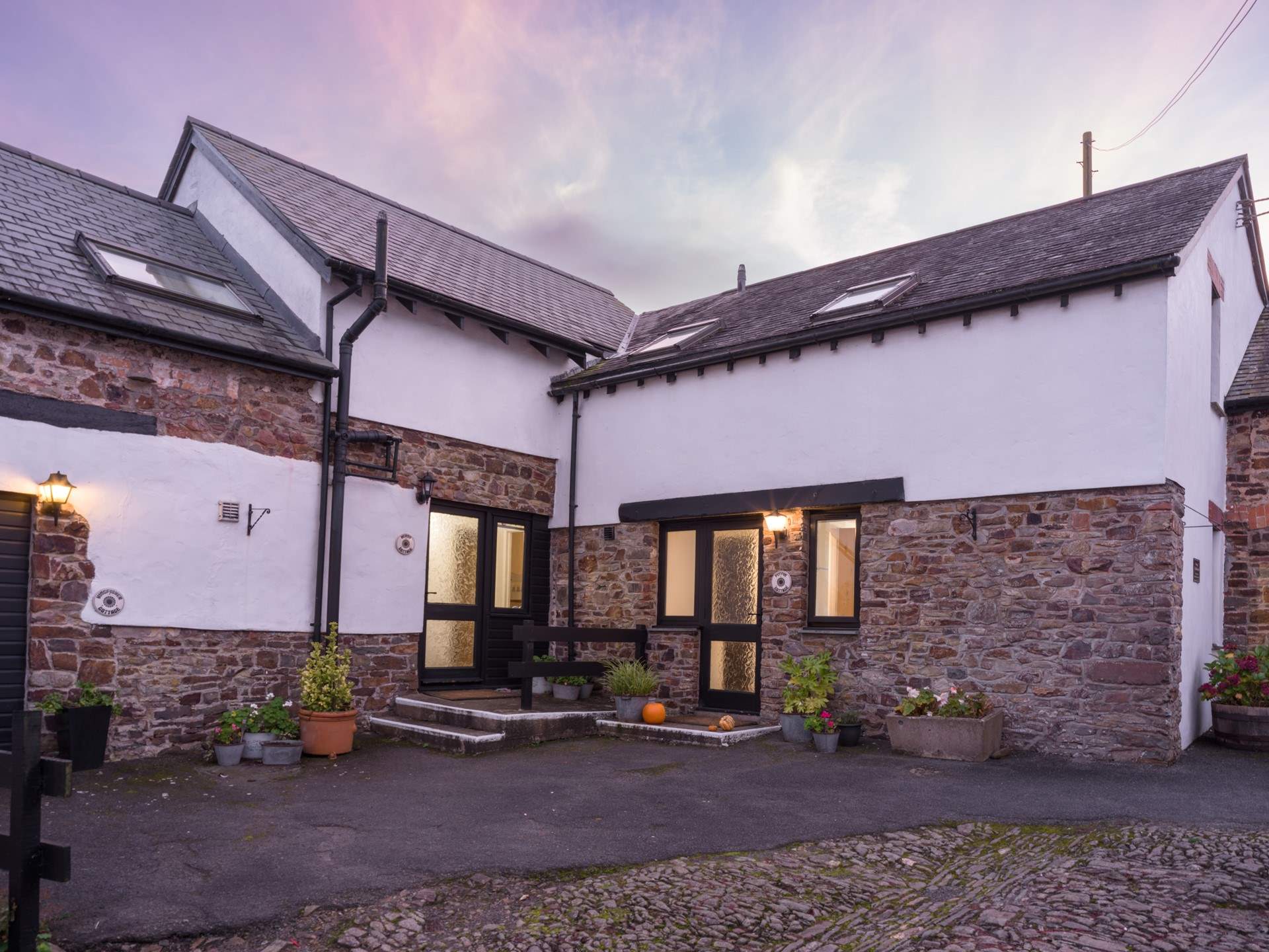 Heron Cottage can be found in the corner of the pretty cobbled courtyard.