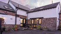 Heron Cottage can be found in the corner of the pretty cobbled courtyard.