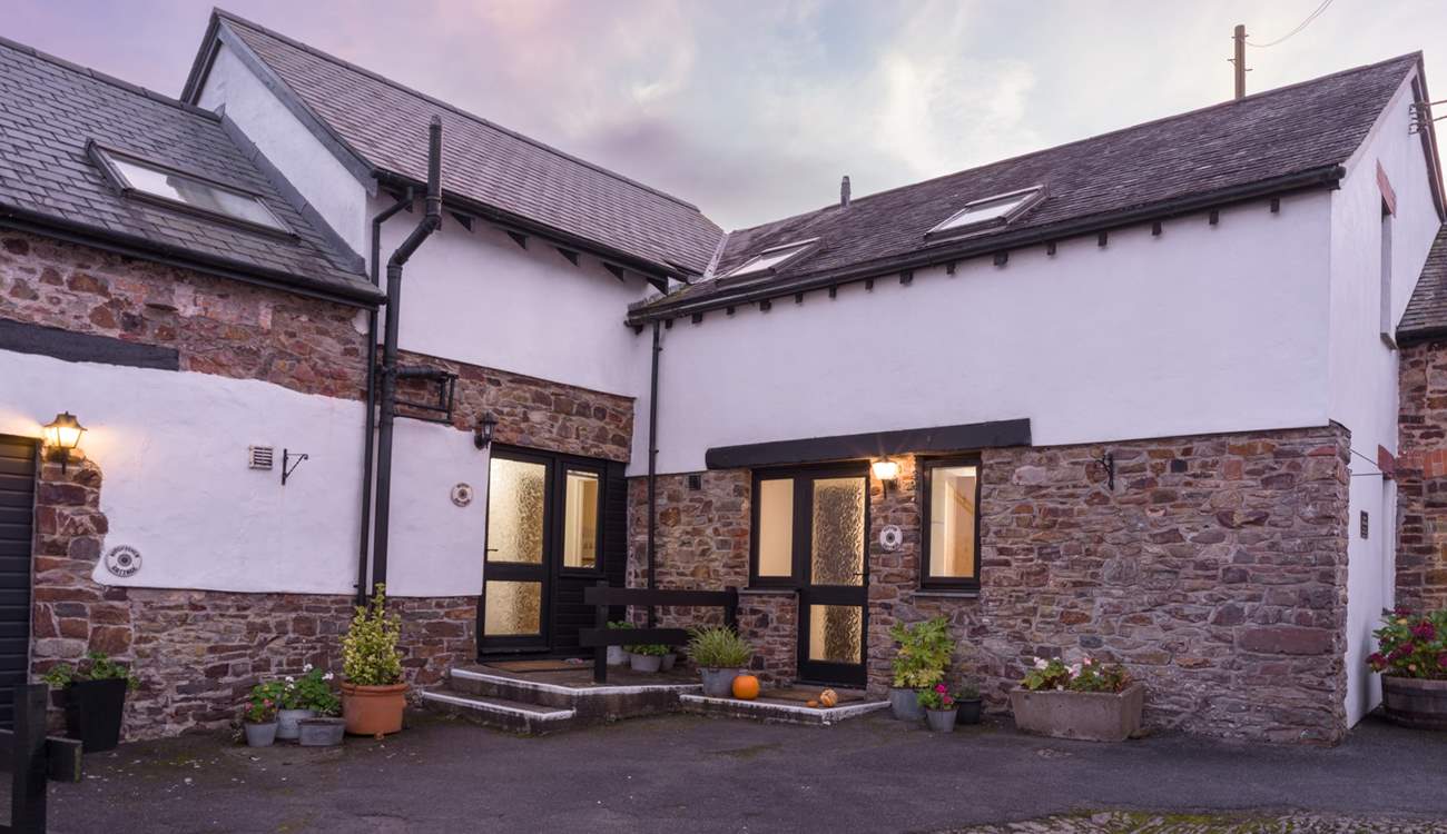 Heron Cottage can be found in the corner of the pretty cobbled courtyard.