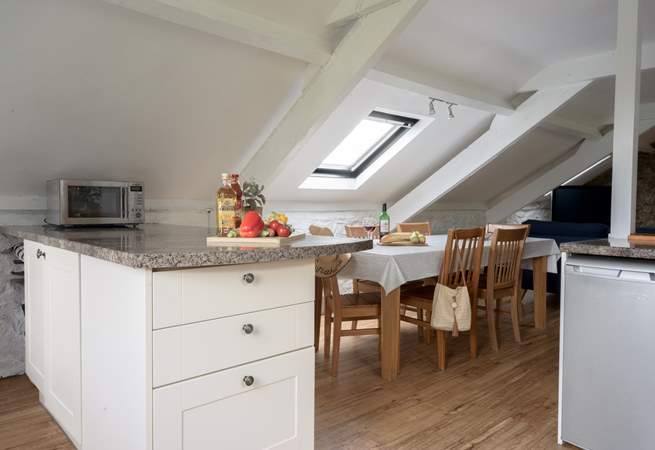 Plenty of space to prepare and enjoy those holiday feasts.