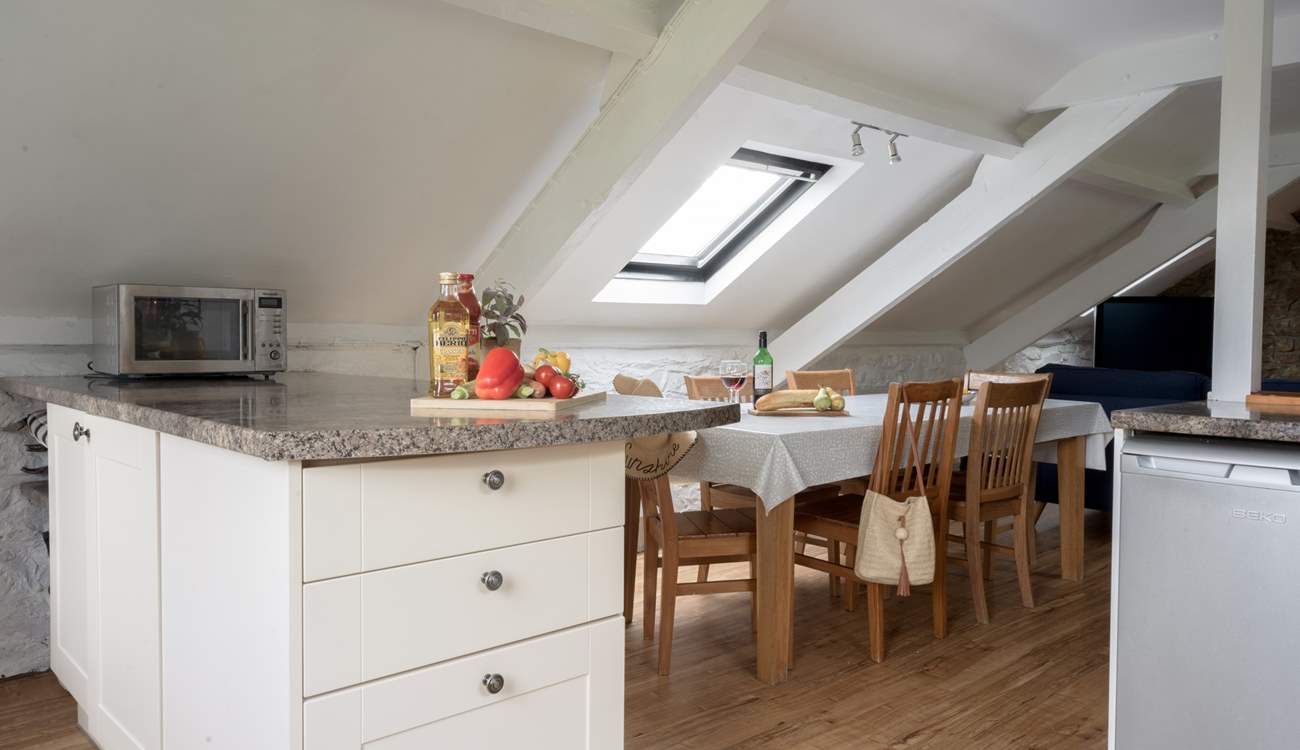 Plenty of space to prepare and enjoy those holiday feasts.