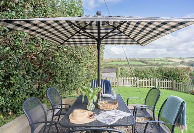 Enjoy lazy lunches with stunning views.