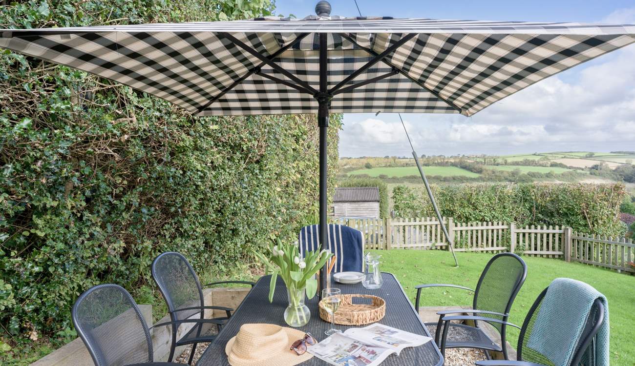 Enjoy lazy lunches with stunning views.