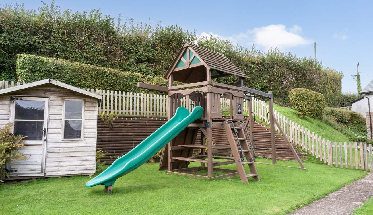 The children will love playing in the communal grounds but please supervise children at all times.