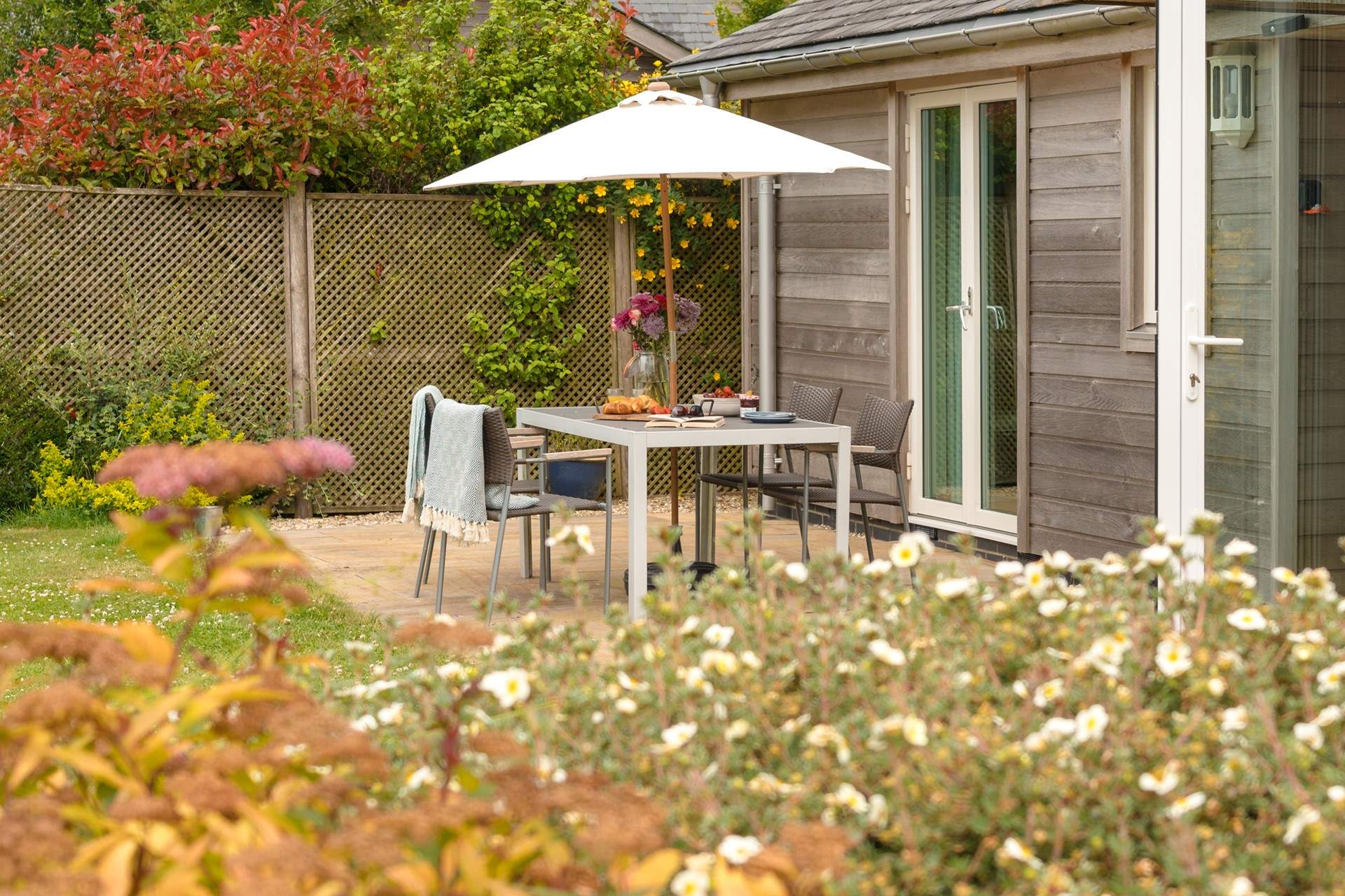 Perhaps a bit of al fresco dining?