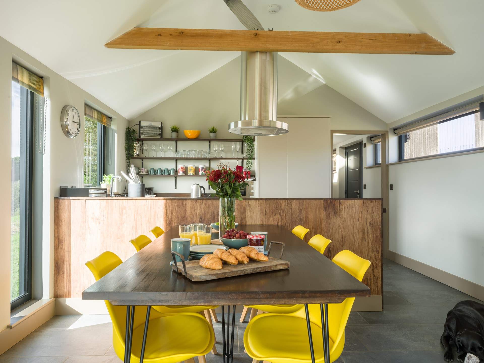 The stunning vaulted open plan living space is perfect for group get togethers or couples' getaways.