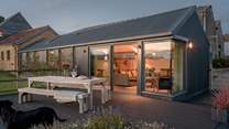 Welcome to Hood's, a very special property for groups, couples and your dogs. Just off to the left is its sister property, Loaf At The Granary (6046), also bookable.
