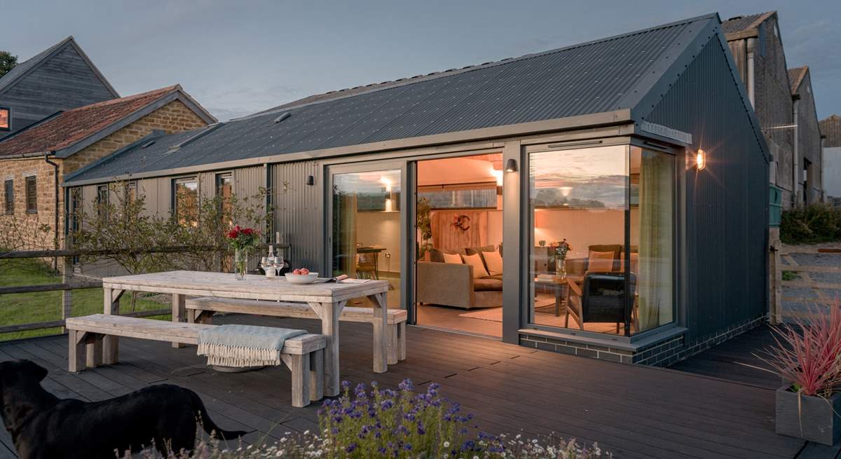 Welcome to Hood's, a very special property for groups, couples and your dogs. Just off to the left is its sister property, Loaf (6046), also bookable.