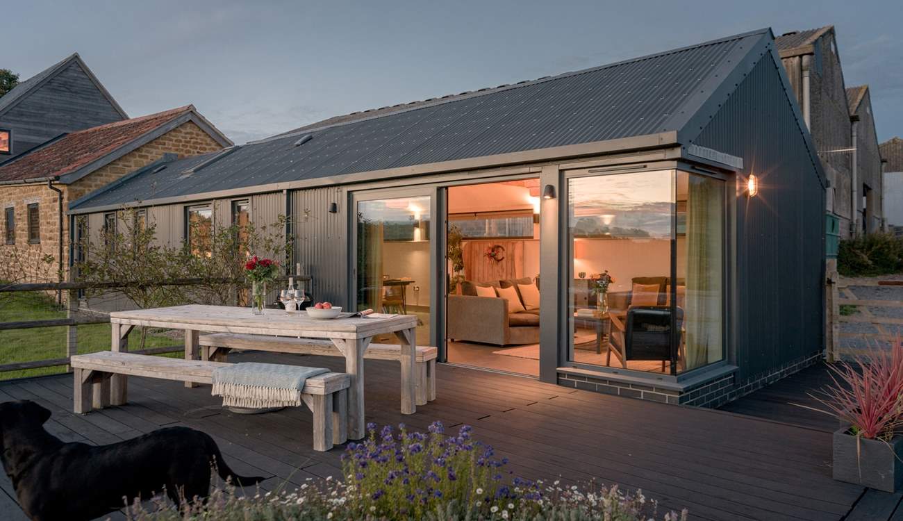 Welcome to Hood's, a very special property for groups, couples and your dogs. Just off to the left is its sister property, Loaf At The Granary (6046), also bookable.