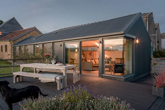 Hood's,Sleeps 4 + 2 cots, 3.5 miles N of Bridport