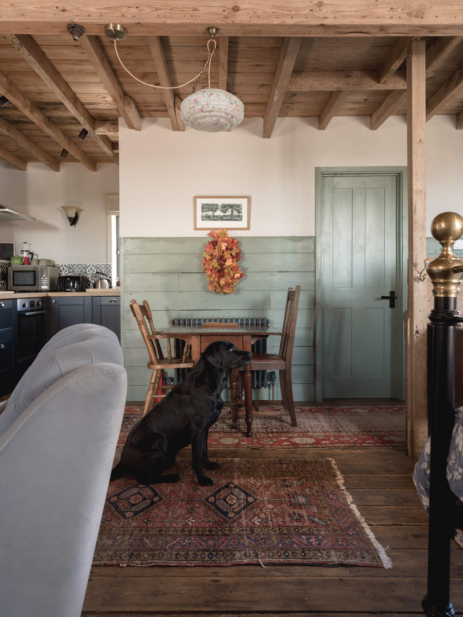 An interior design dream, Loaf is a spacious studio for couples and your four-legged friends. Once a granary, it is now a sumptuous rural escape.