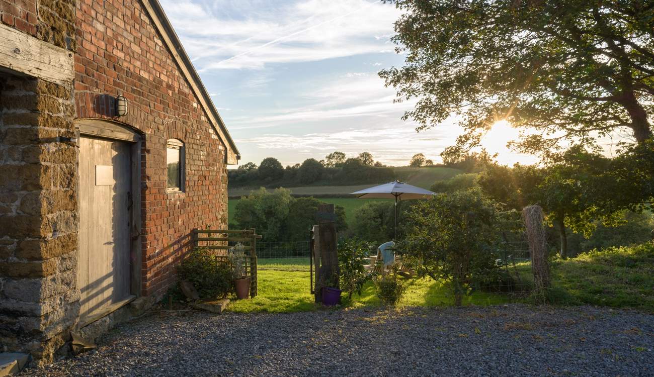 How about a few drinks at sunset in the private enclosed garden. Please note the garden has now had privacy fencing added for total privacy.