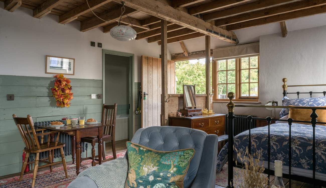 Like something out of a magazine, may we welcome you to Loaf At The Granary. It has a sister property (just to left) called Hood's, also available to book and just as lovely. 