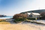 You can walk to Gunwalloe Church Cove (where Poldark was filmed) with a gorgeous beach and seasonal cafe.