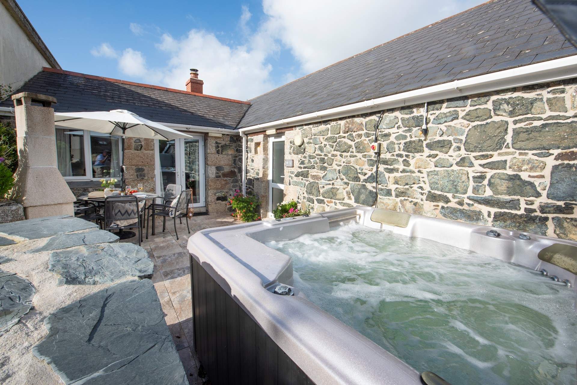 Welcome to charming Scrumpy Cottage!