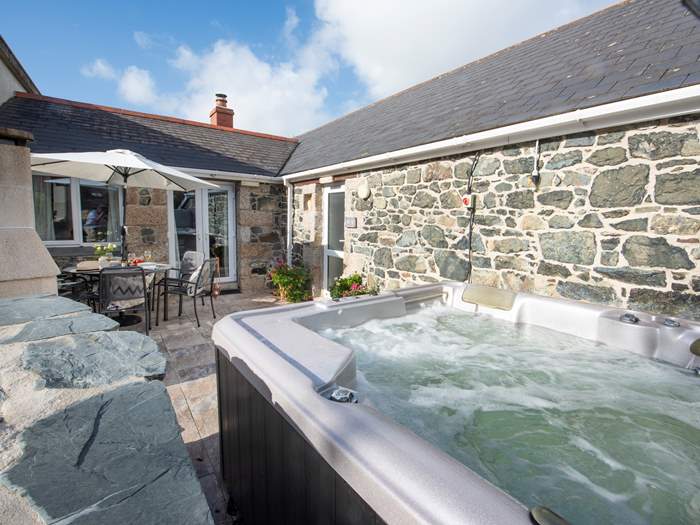Scrumpy Cottage, Sleeps 6 in Mullion