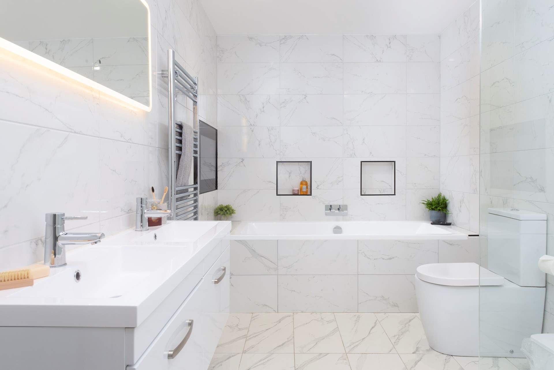 Everyone will be after this en suite!