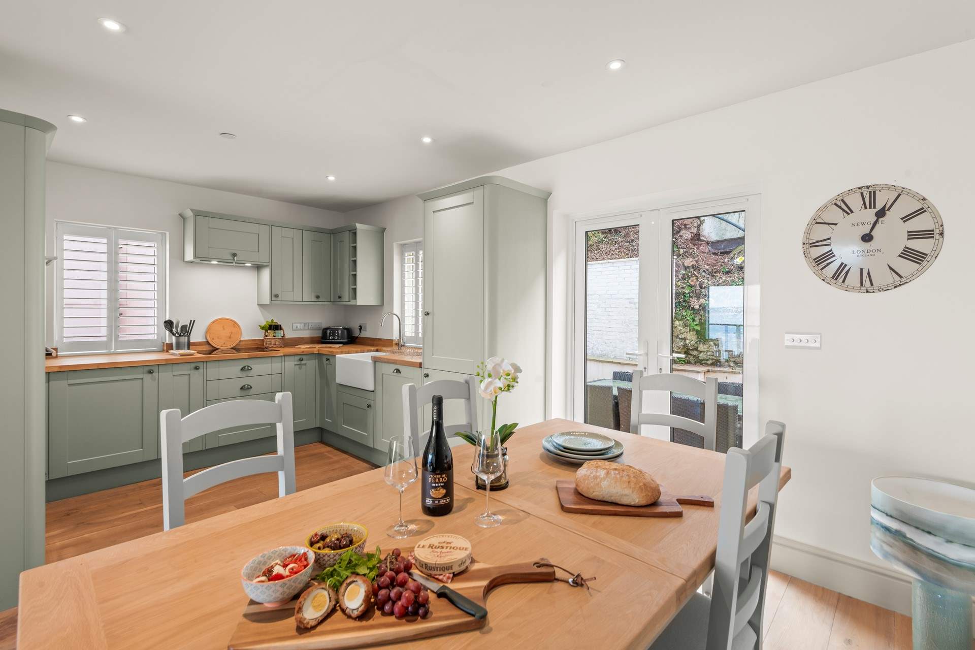 Serving up a feast is so easy to do.