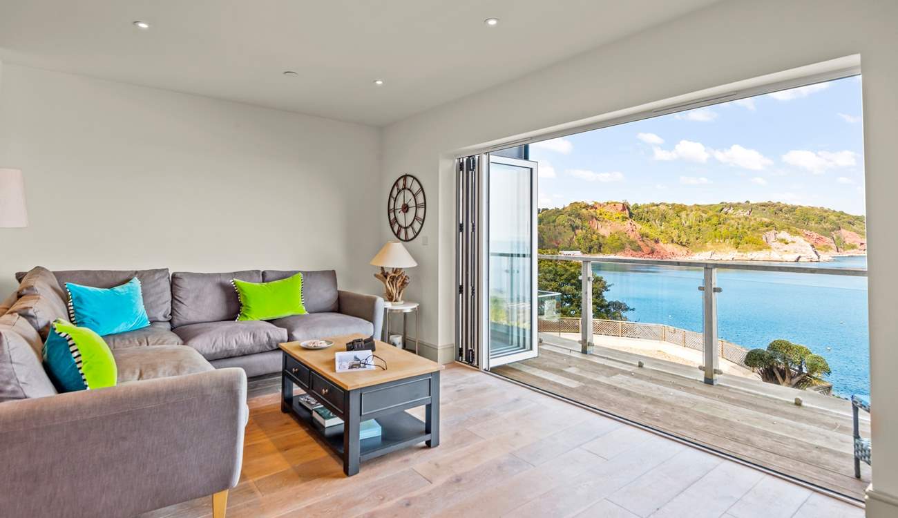 Relaxing and unwinding is a doddle in this picture-perfect spot.