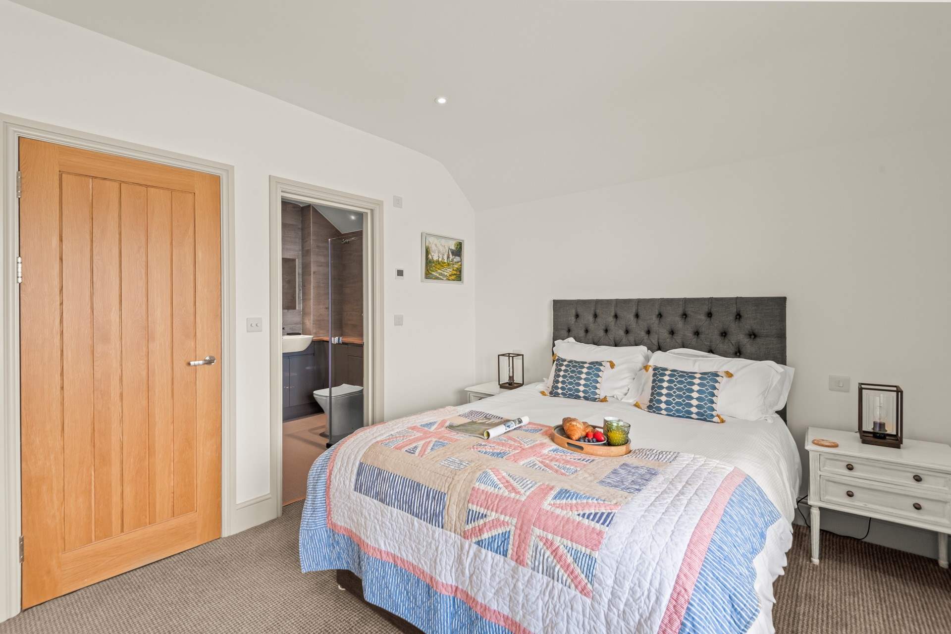 Bedroom 2 also has an en suite shower-room.