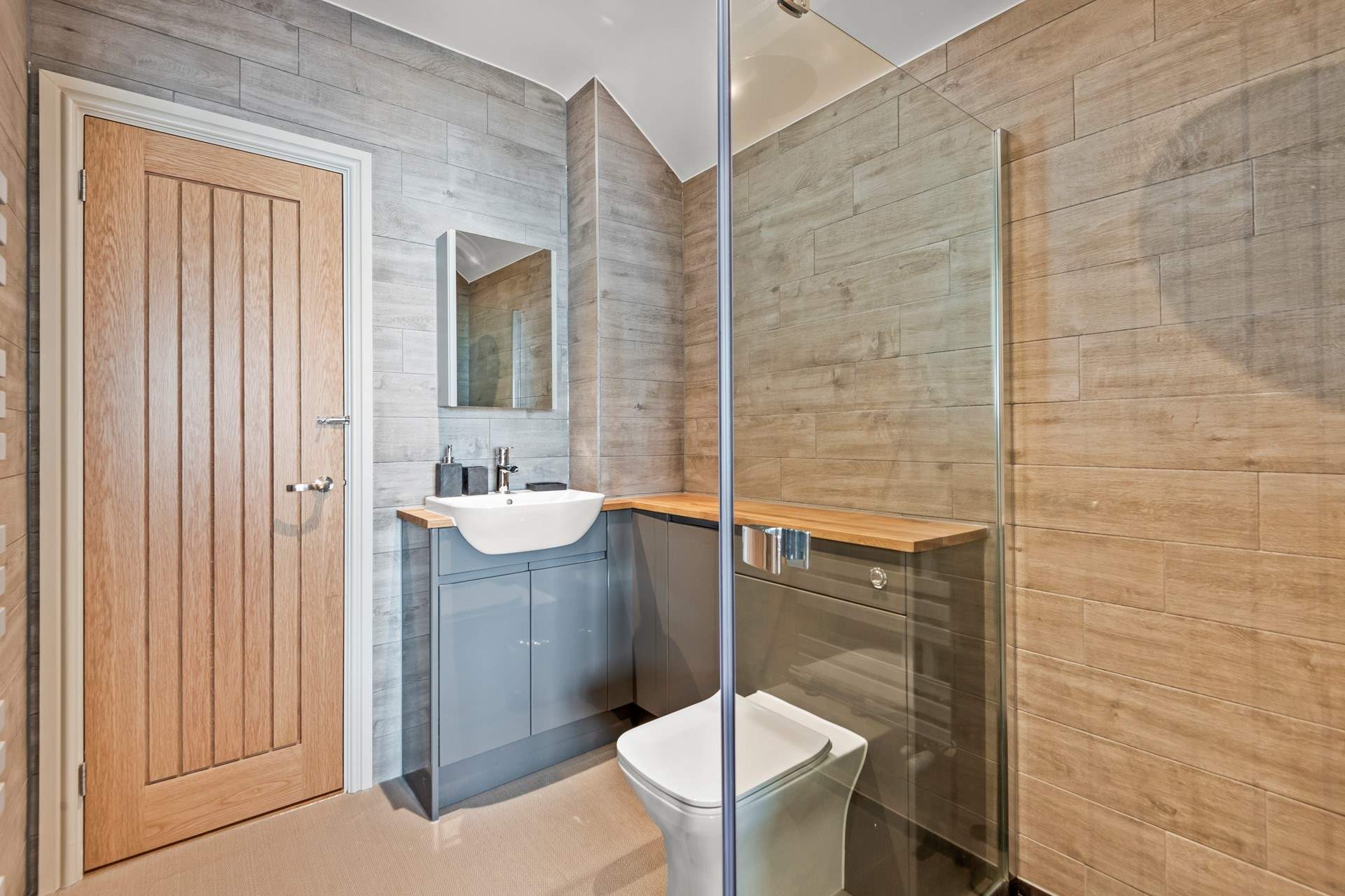 The en suite to bedroom 2, which can also be accessed from the twin bedroom if you choose. This is very helpful for a family set-up with younger children.